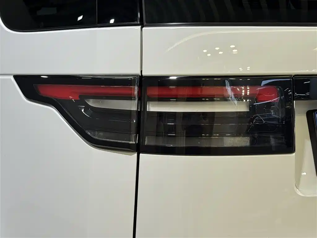 Land Rover Discovery 2018 3.0 SC V6 SE фото 9