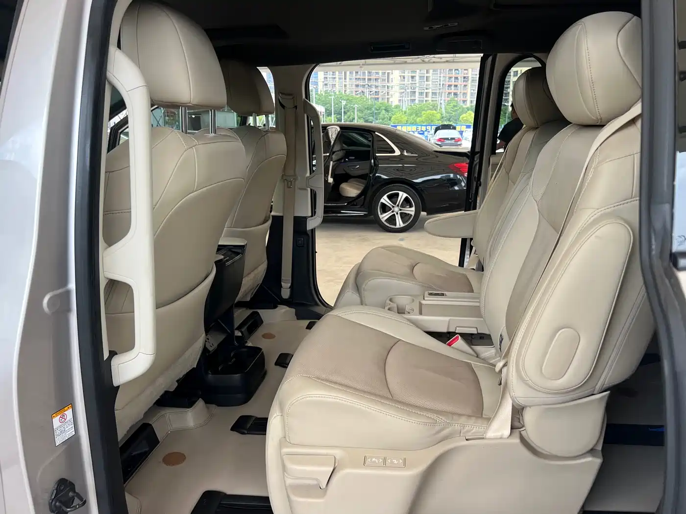Toyota Sienna 2021 2.5L Hybrid Premium Edition фото 20