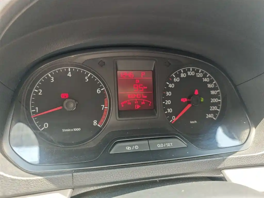 Volkswagen Jetta 2013 1.6L Automatic Comfort фото 8