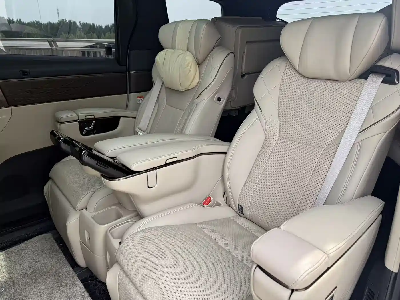Toyota Vellfire 2024 Crown Hybrid 2.5L Executive Premium Edition фото 10