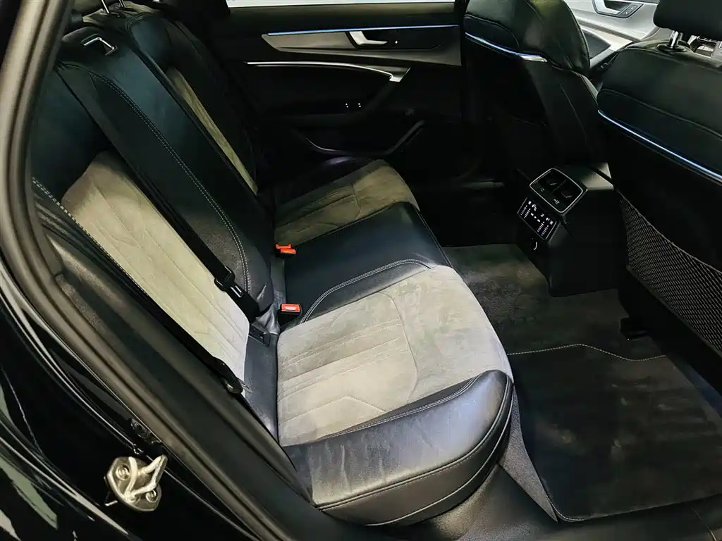 Audi A6L New Energy 2020 55 TFSI e quattro фото 8