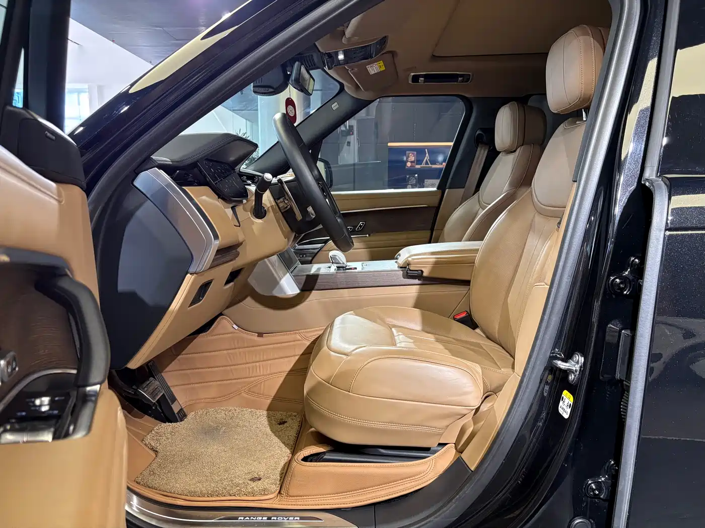 Land Rover Range Rover 2025 3.0 L6 400PS Flourishing Era Extended Wheelbase фото 12