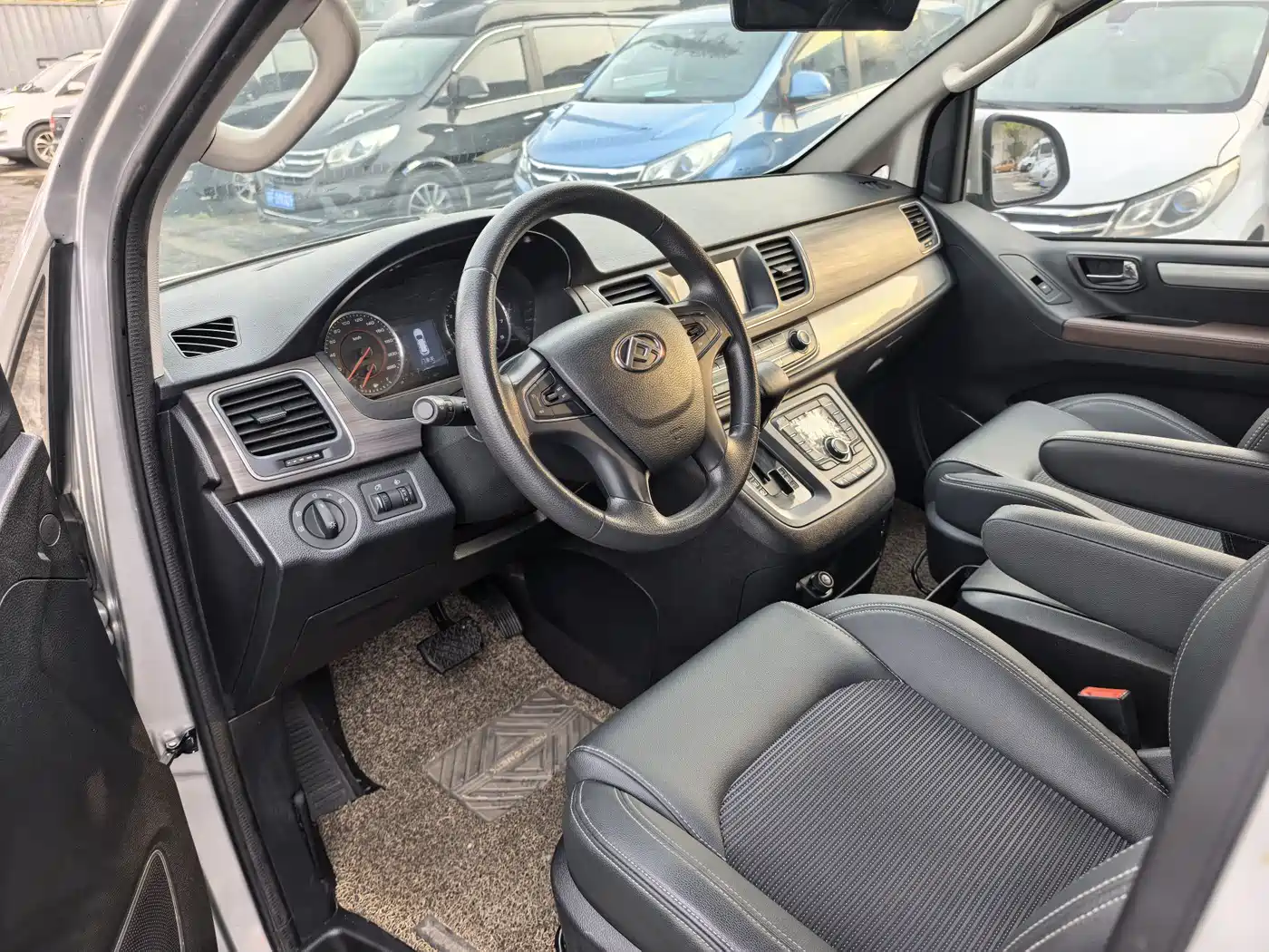 SAIC Maxus Maxus G10 2019 PLUS 2.0T Auto Elite China VI фото 9