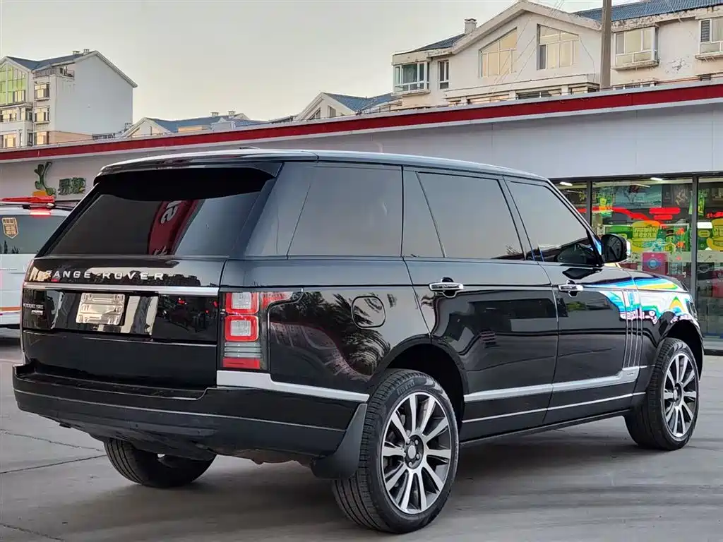 Land Rover Range Rover 2015 3.0 SC V6 Vogue SE Genesis Extended Edition фото 4