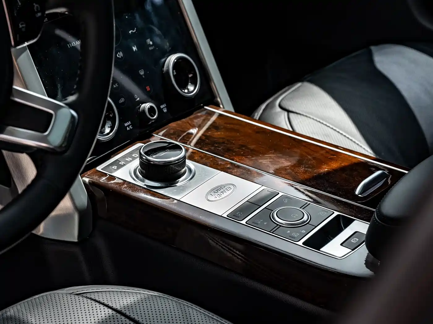 Land Rover Range Rover 2021 3.0 L6 Heritage Extended Classic Edition фото 11