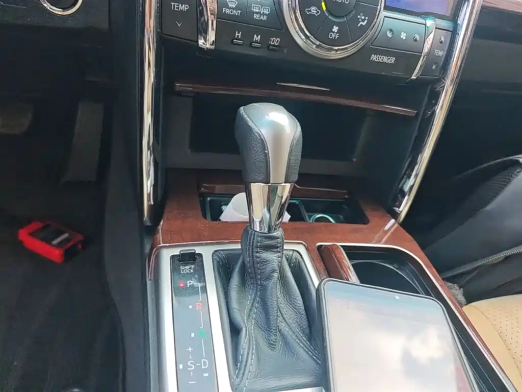 Toyota Reiz 2013 2.5V Premium Edition фото 14