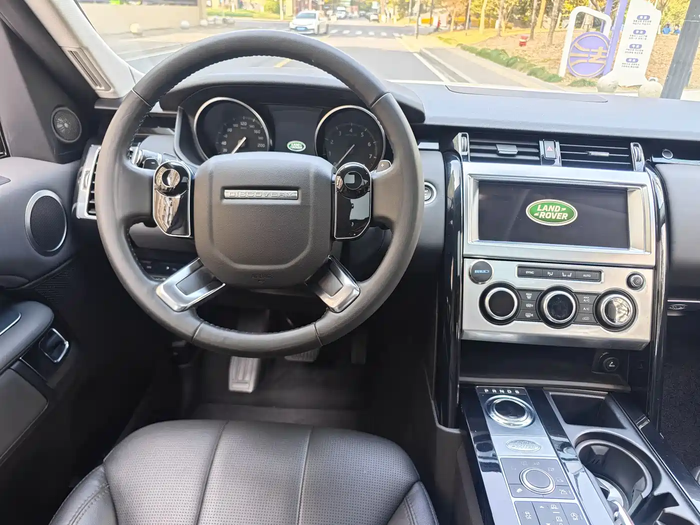Land Rover Discovery 2019 3.0 SC V6 SE фото 6