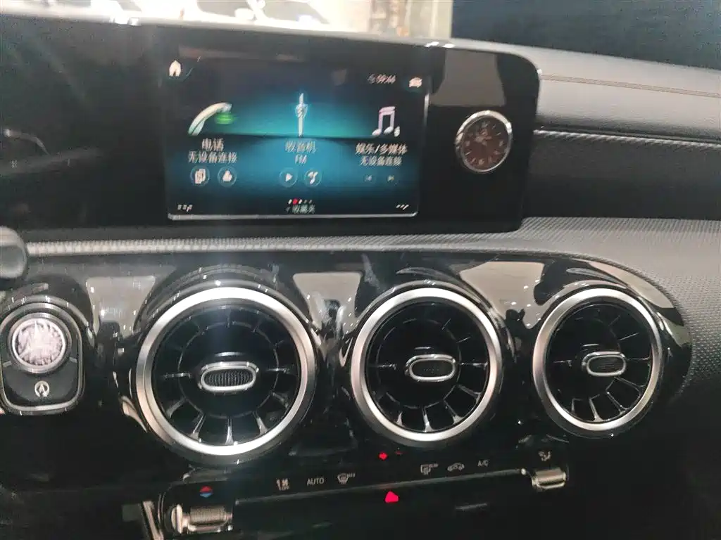 Mercedes-Benz A-Class 2019 A 180 L Sport Sedan фото 13