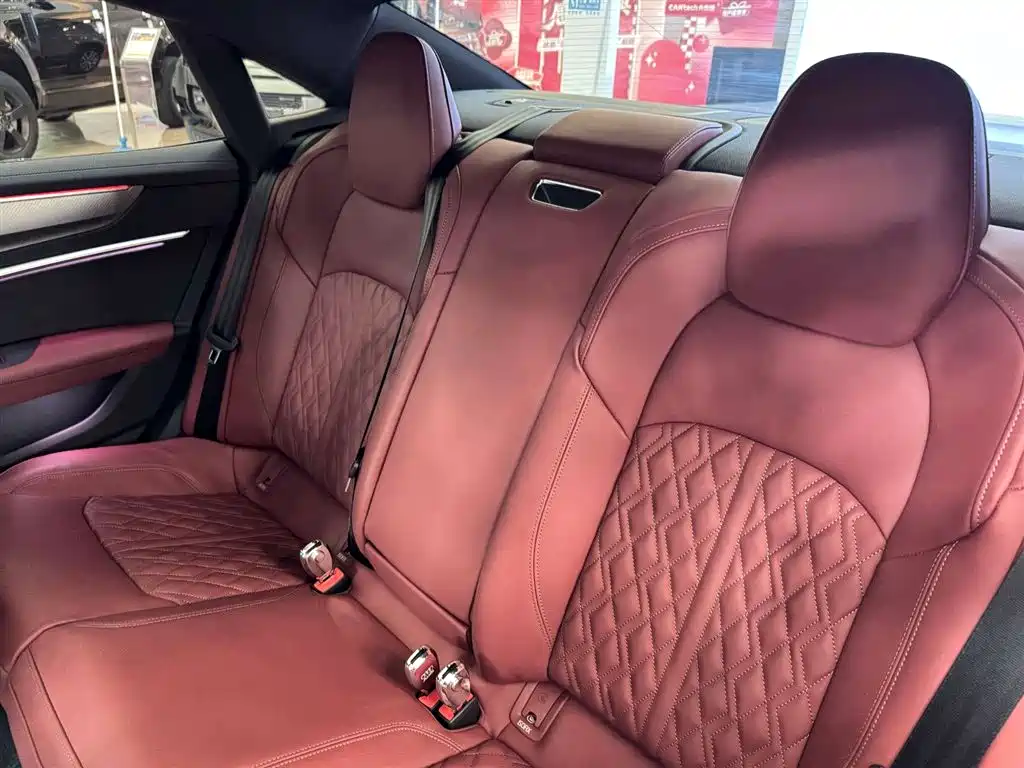 AUDI A7L