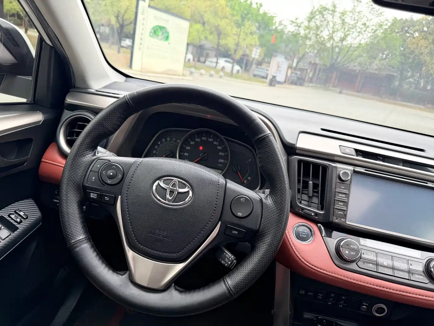 Toyota RAV4 Rongfang 2015 2.5L Automatic 4WD Elite Edition фото 6
