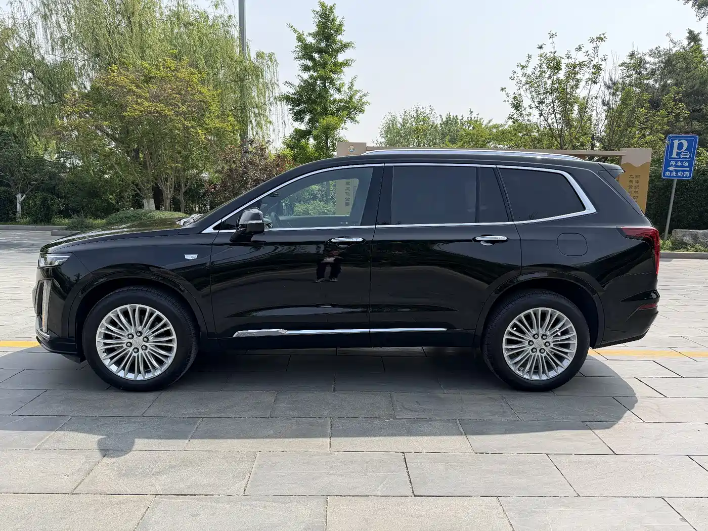 CADILLAC XT6