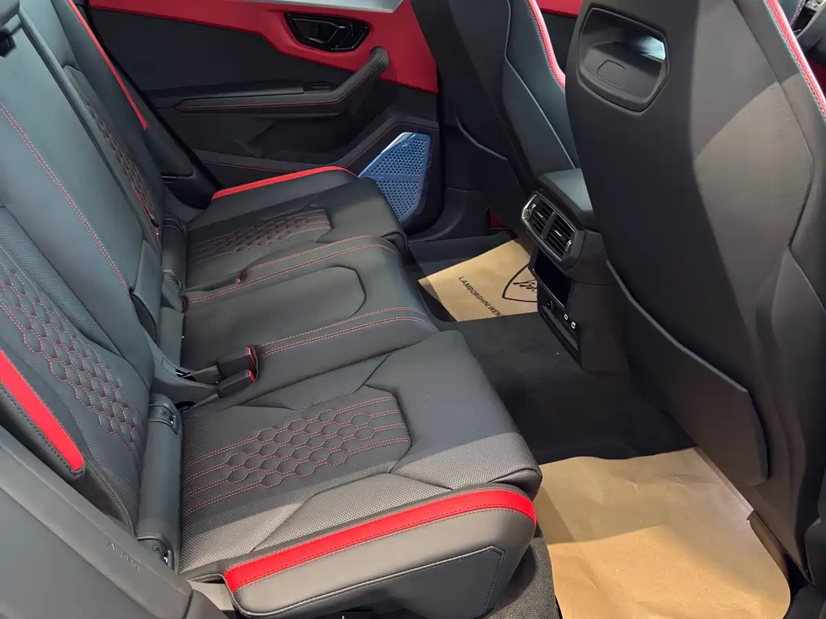 Lamborghini Urus SE 2025 4.0T Standard Edition фото 8
