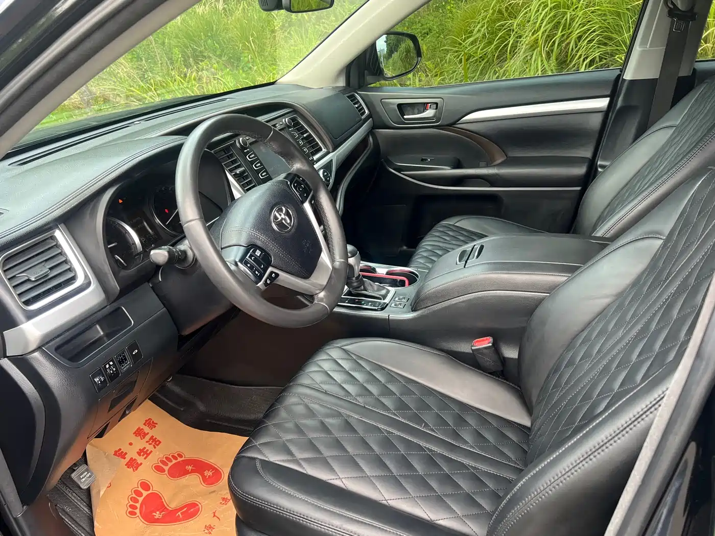 Photo 10 - Toyota Highlander
