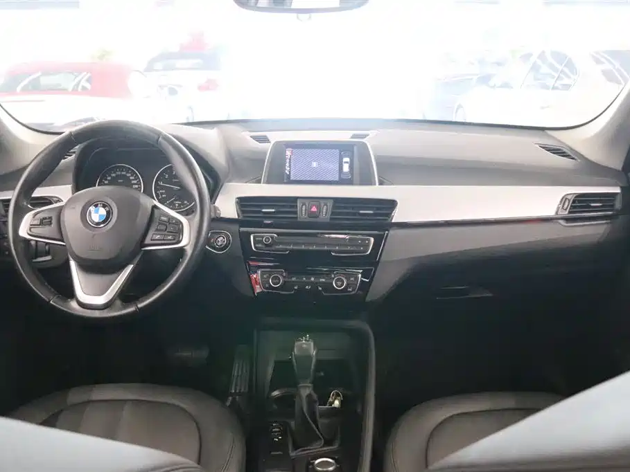 BMW X1 2016 sDrive18Li Premium Model фото 5