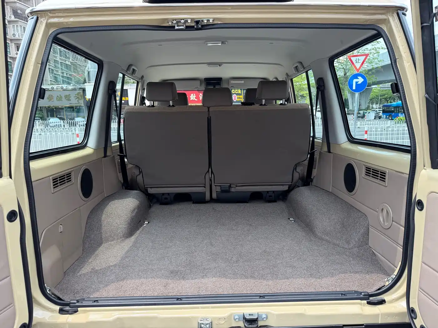 Toyota Land Cruiser (Import) фото 6