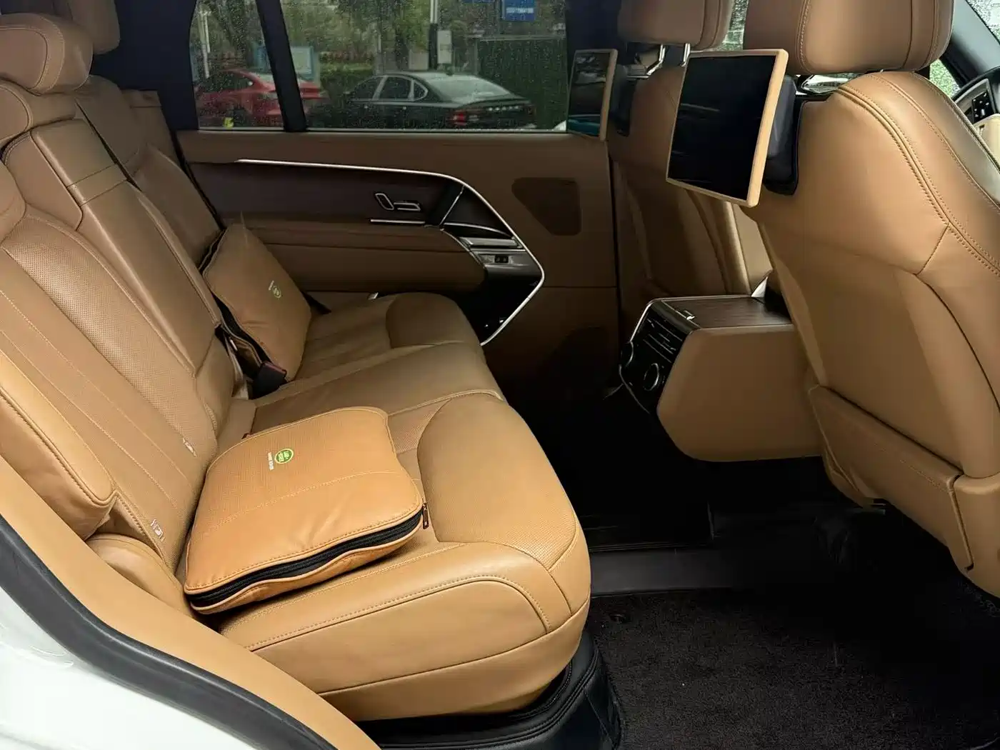 Land Rover Range Rover 2024 3.0 L6 400PS Genesis Extended фото 3