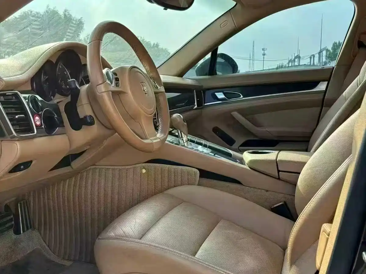 Porsche Panamera 2011 2010 Panamera 4 3.6L