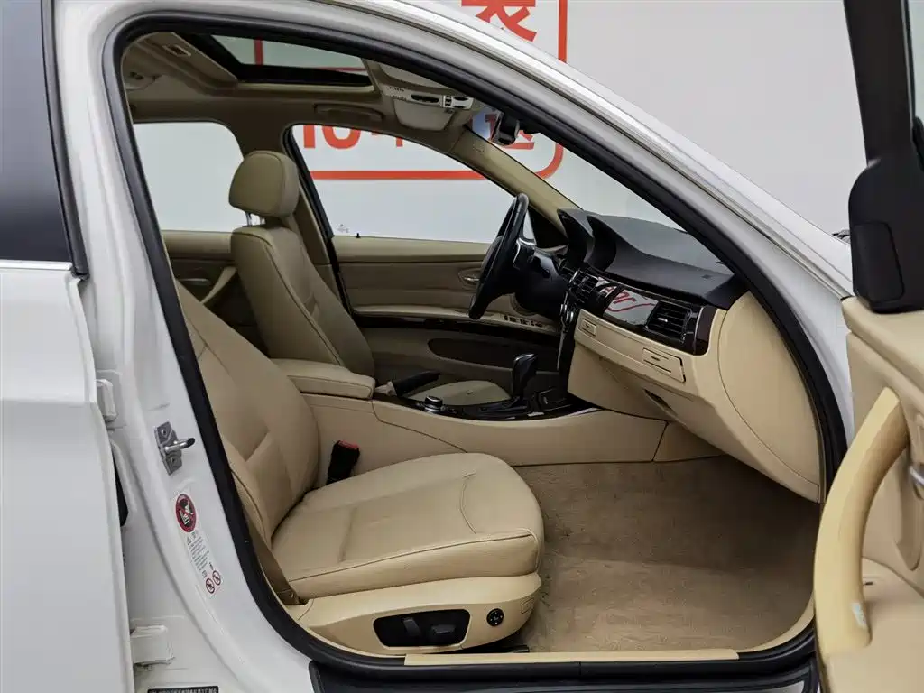 BMW 3 Series (Import) 2010 325i Luxury фото 23