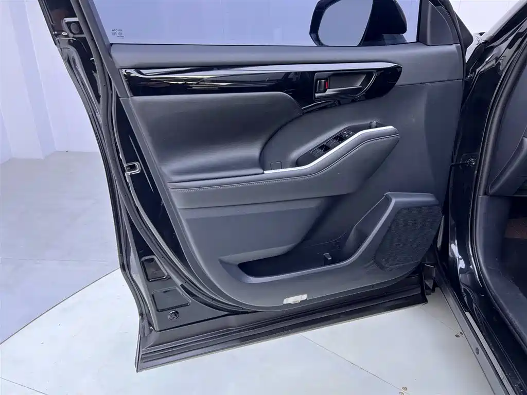 Toyota Crown Kluger 2023 2.5L HEV AWD Elite Edition фото 16