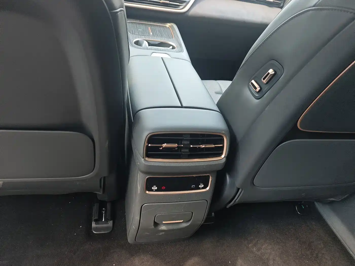 Фото 7 - Dongfeng Yipai eπ008