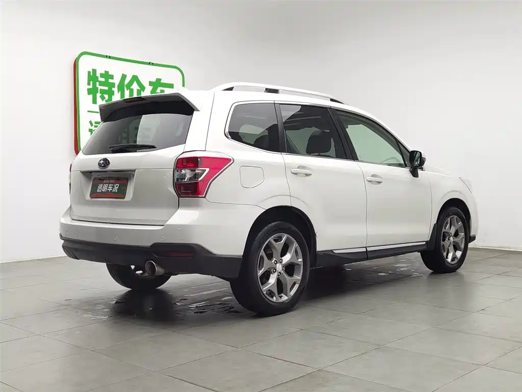 Subaru Forester 2015 2.5i Special Commemorative Edition фото 2