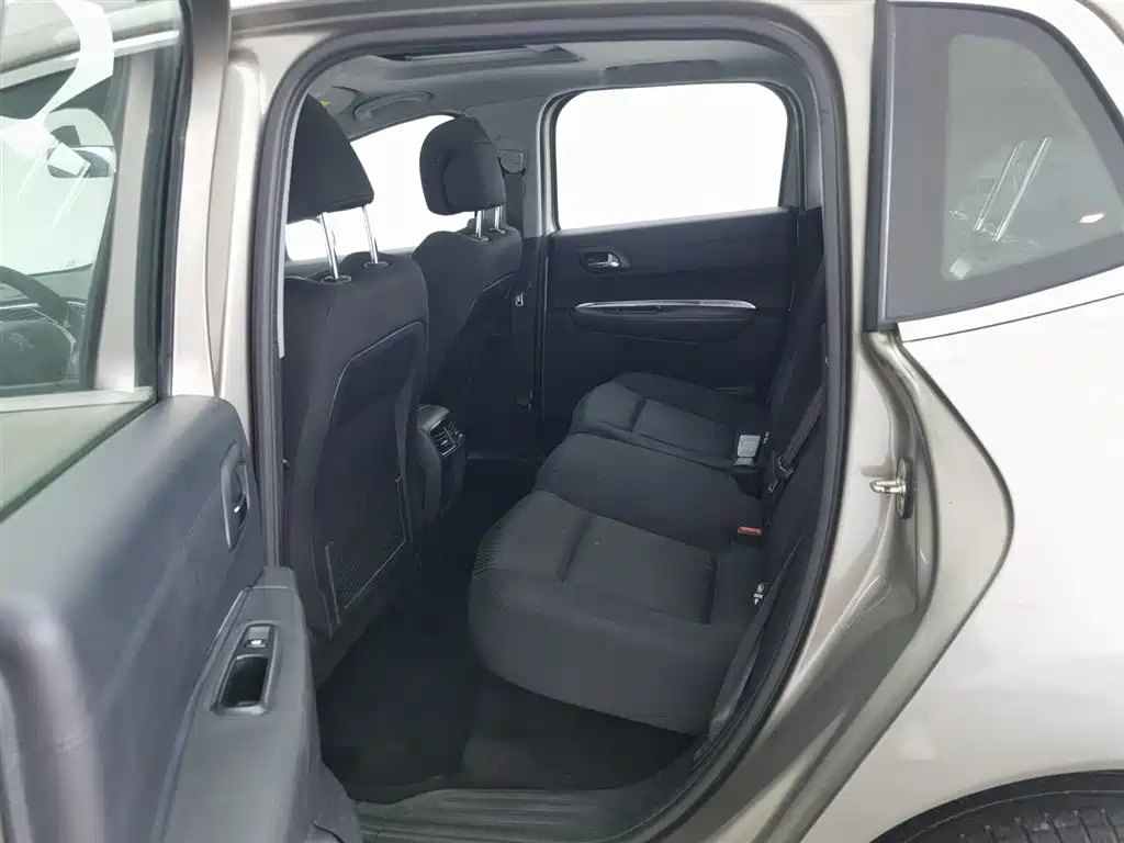 Peugeot 3008 2015 2.0L Automatic Classic Edition фото 15
