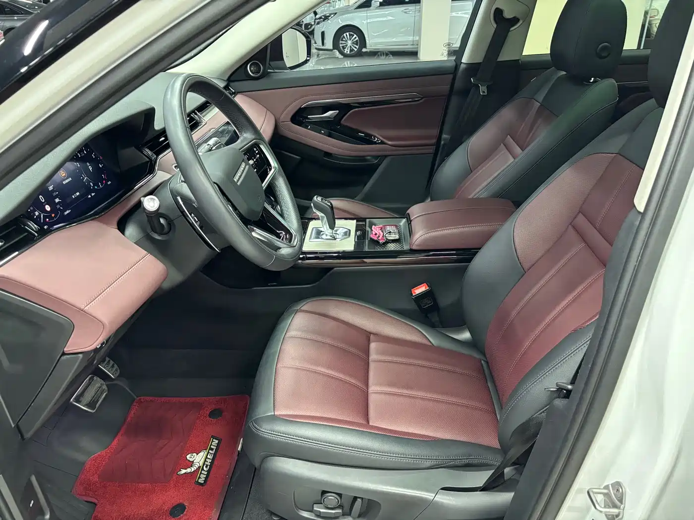 Land Rover Range Rover Evoque 2022 Range Rover Evoque L 249PS R-Dynamic Luxury Edition фото 10