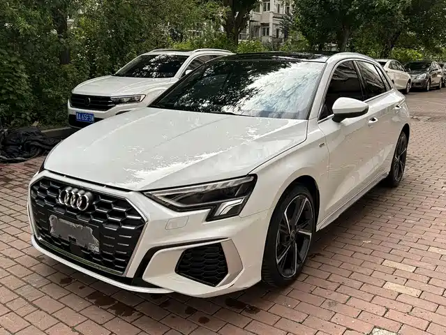 Audi A3 Sportback 35 TFSI, Стиль Спорт