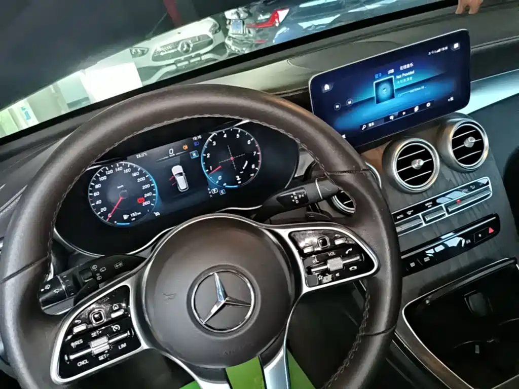 MERCEDES-BENZ GLC