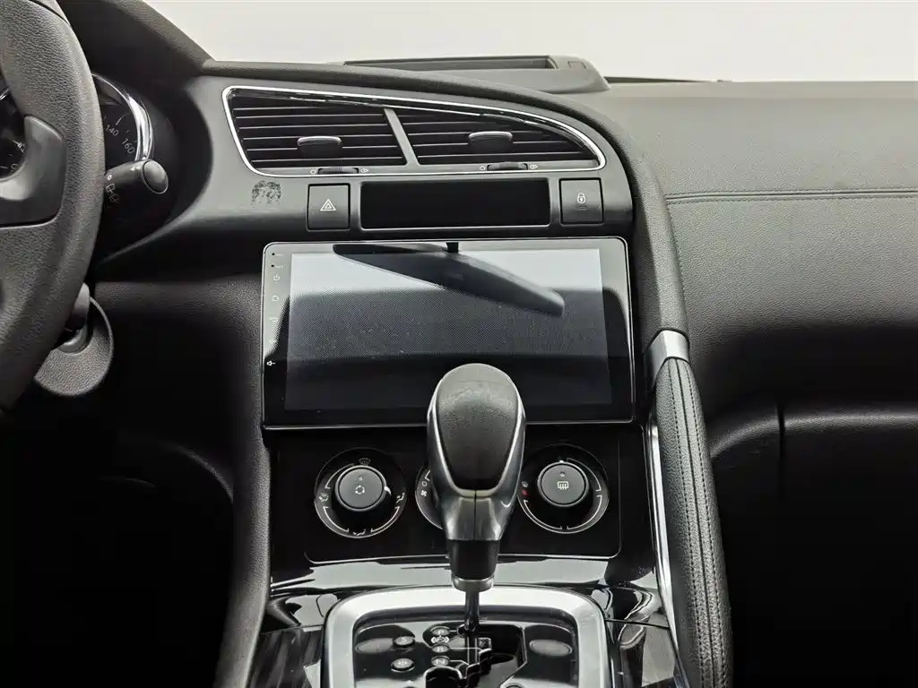 Peugeot 3008 2015 2.0L Automatic Classic Edition фото 12