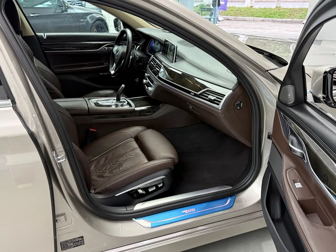 BMW 7 Series 2016 740Li Leading Edition фото 8