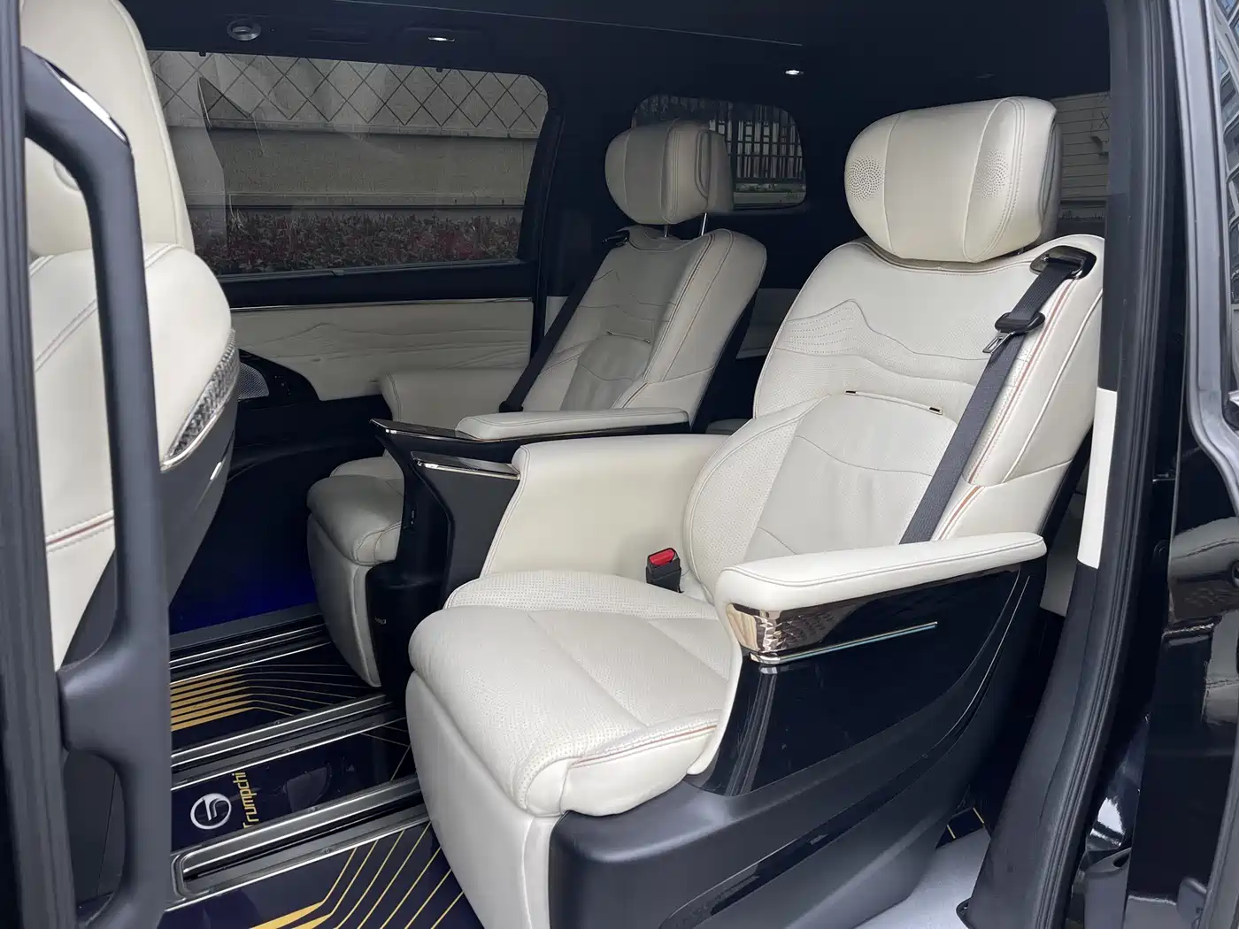 GAC Trumpchi Trumpchi M8 2023 Model Master Series Hybrid Royal Edition фото 10