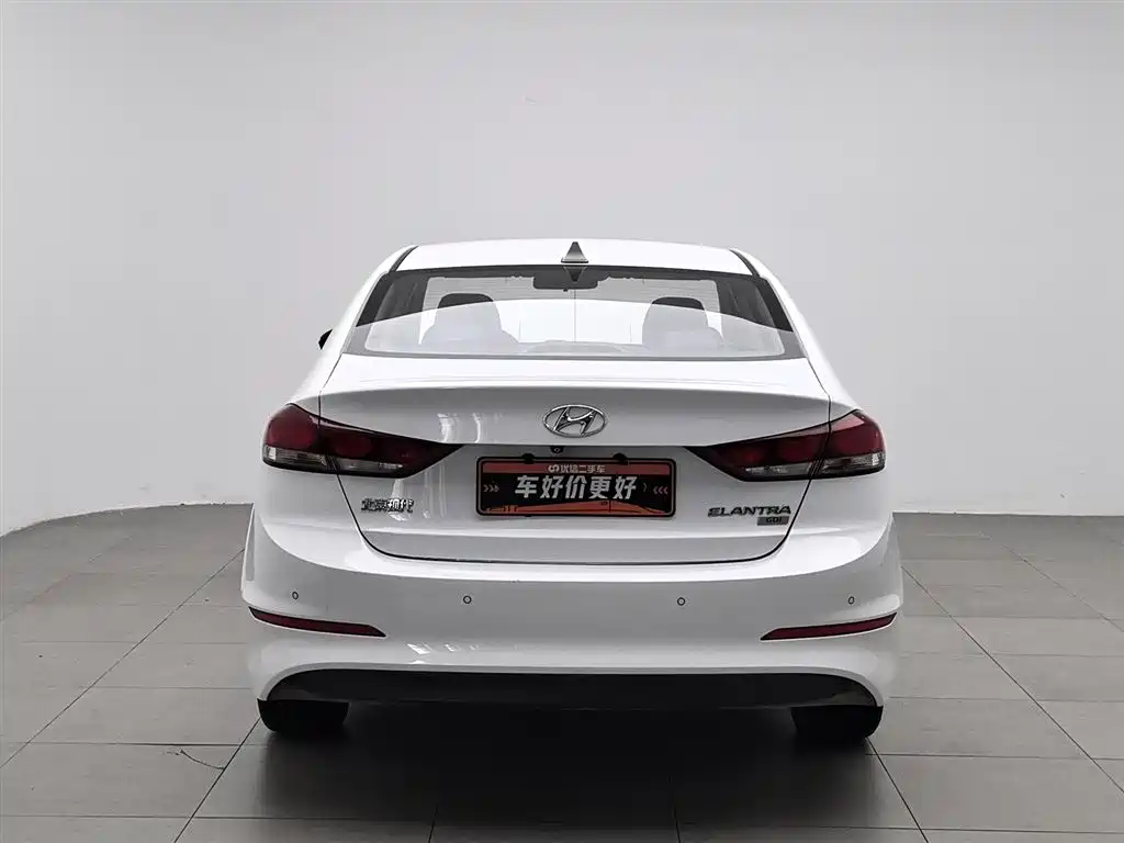 Hyundai Elantra 2018 1.6L Automatic 15th Anniversary Special Edition фото 4