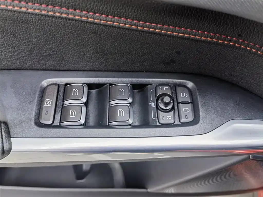 Lynk & Co 01 2017 2.0T AWD Pro фото 9