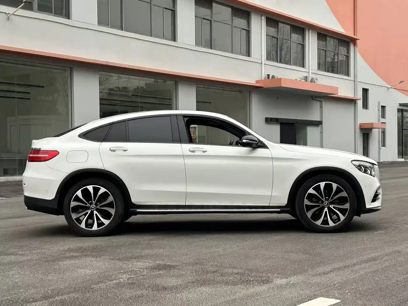 Mercedes-Benz GLC Coupe 2017 GLC 300 4MATIC Coupe SUV фото 14