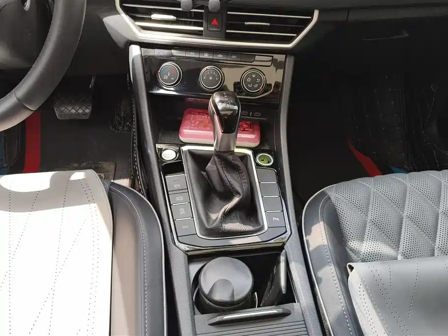 Volkswagen Sagitar 2023 300TSI DSG Surpassing Edition фото 16