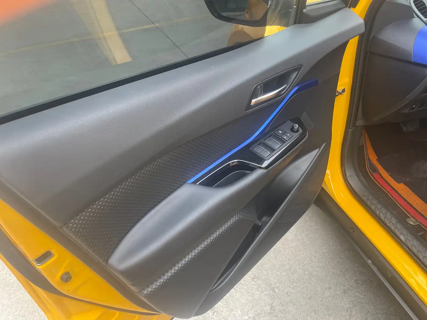Toyota C-HR 2021 2.0L Luxury Edition фото 12