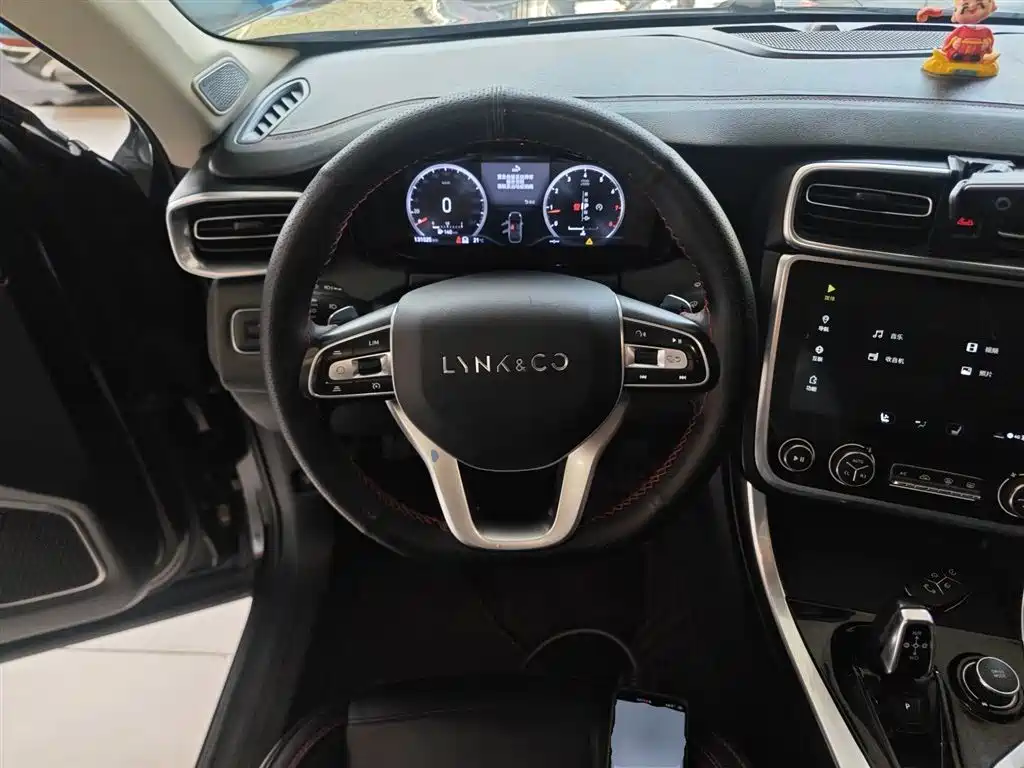 Lynk & Co 01 2017 2.0T AWD Pro фото 11