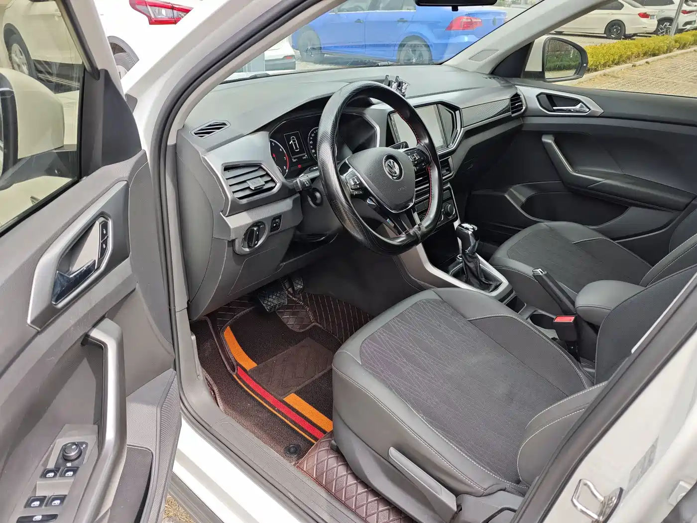 Volkswagen T-Cross 2019 1.5L Automatic Comfort Edition фото 6