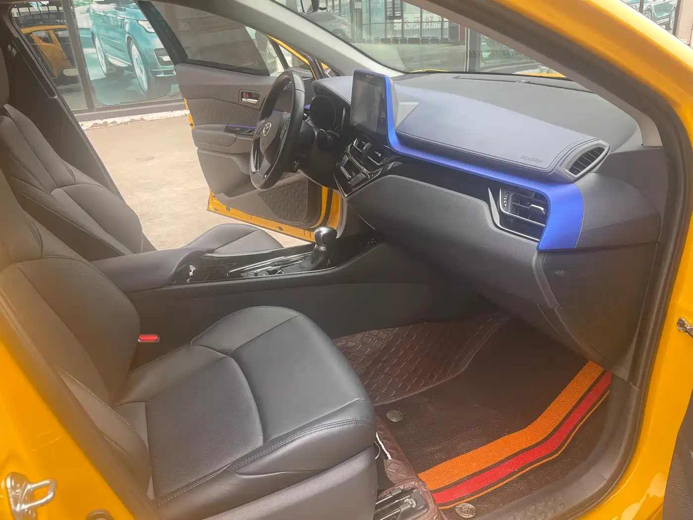 Toyota C-HR 2021 2.0L Luxury Edition фото 11