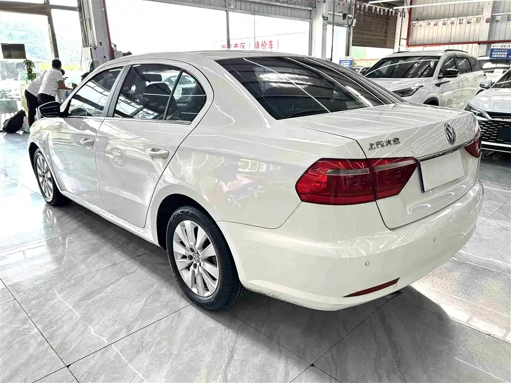 Volkswagen Lavida 2015 1.6L Manual Comfort Edition фото 4