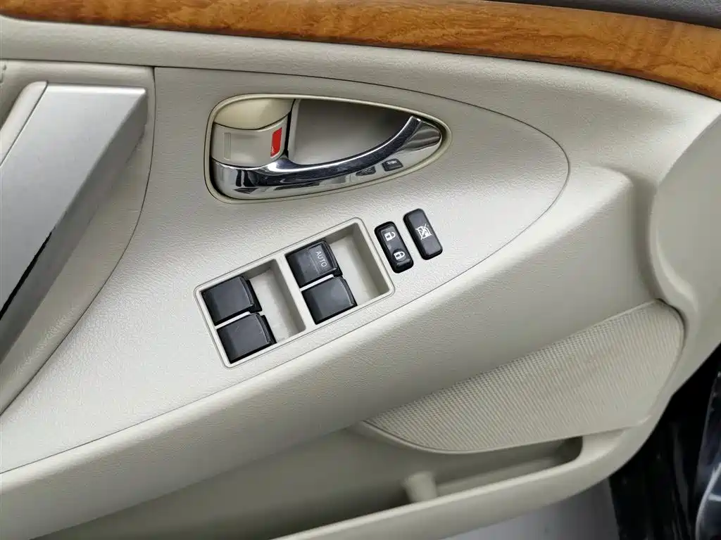 Toyota Camry 2011 200E Elite Sunroof Edition фото 9