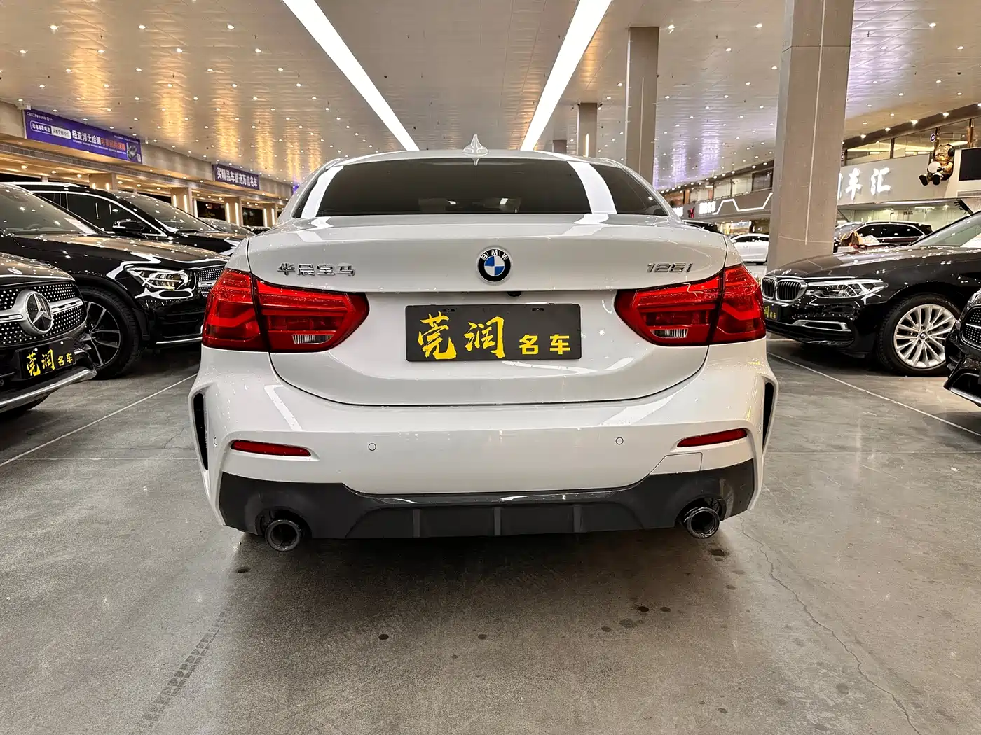 BMW 1 Series 2022 125i M Sport Shadow Edition фото 6