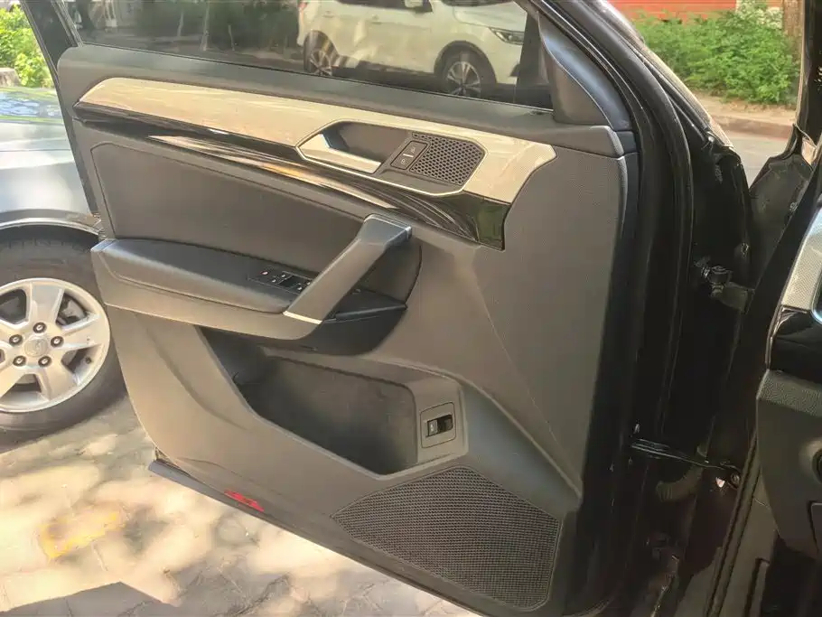 Volkswagen Tayron 2022 330TSI 2WD Luxury Smart Connect Edition фото 7