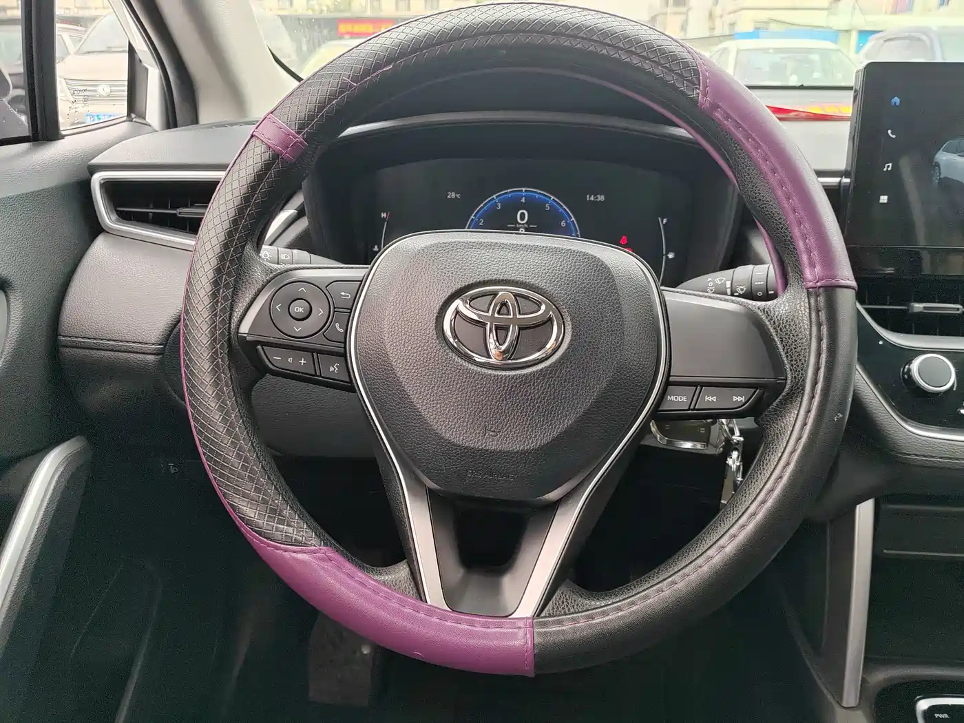 Toyota Frontlander 2023 2.0L CVT Elite Edition фото 14