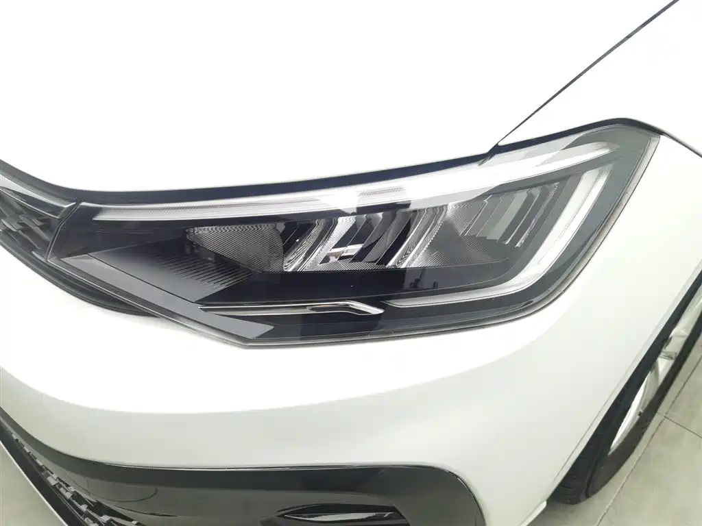 Volkswagen Lavida 2023 XRUI 1.5L Manual New Comfort Edition фото 7