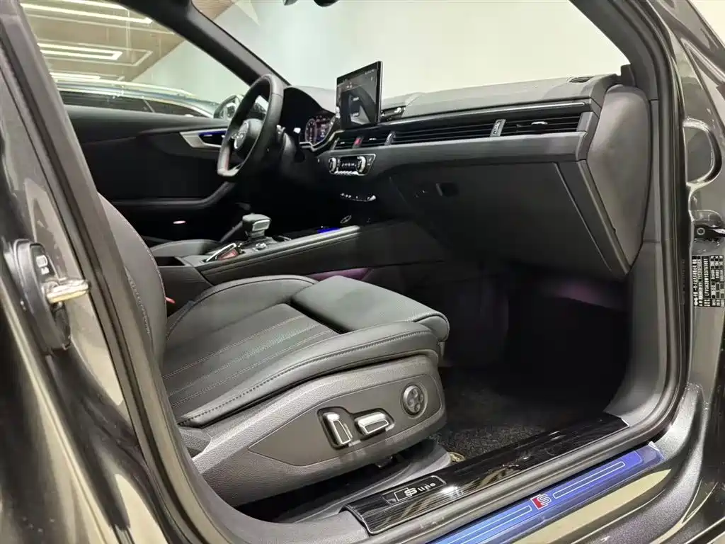 Audi A4L 2026 2025 2 Million Celebration Edition 40 TFSI Luxury Dynamic