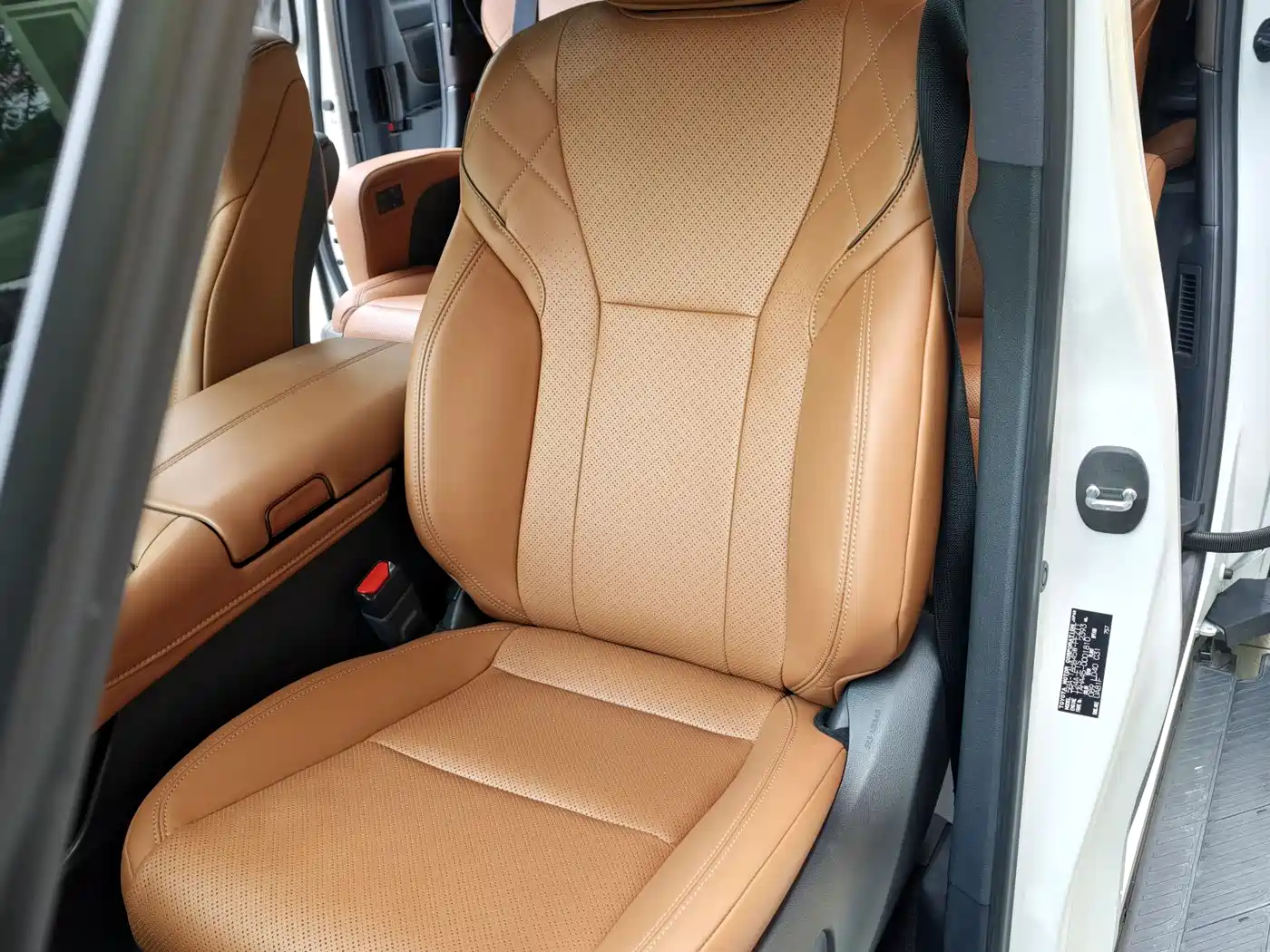 Toyota Vellfire 2025 Crown Hybrid 2.5L Ink Gold Executive Edition фото 12