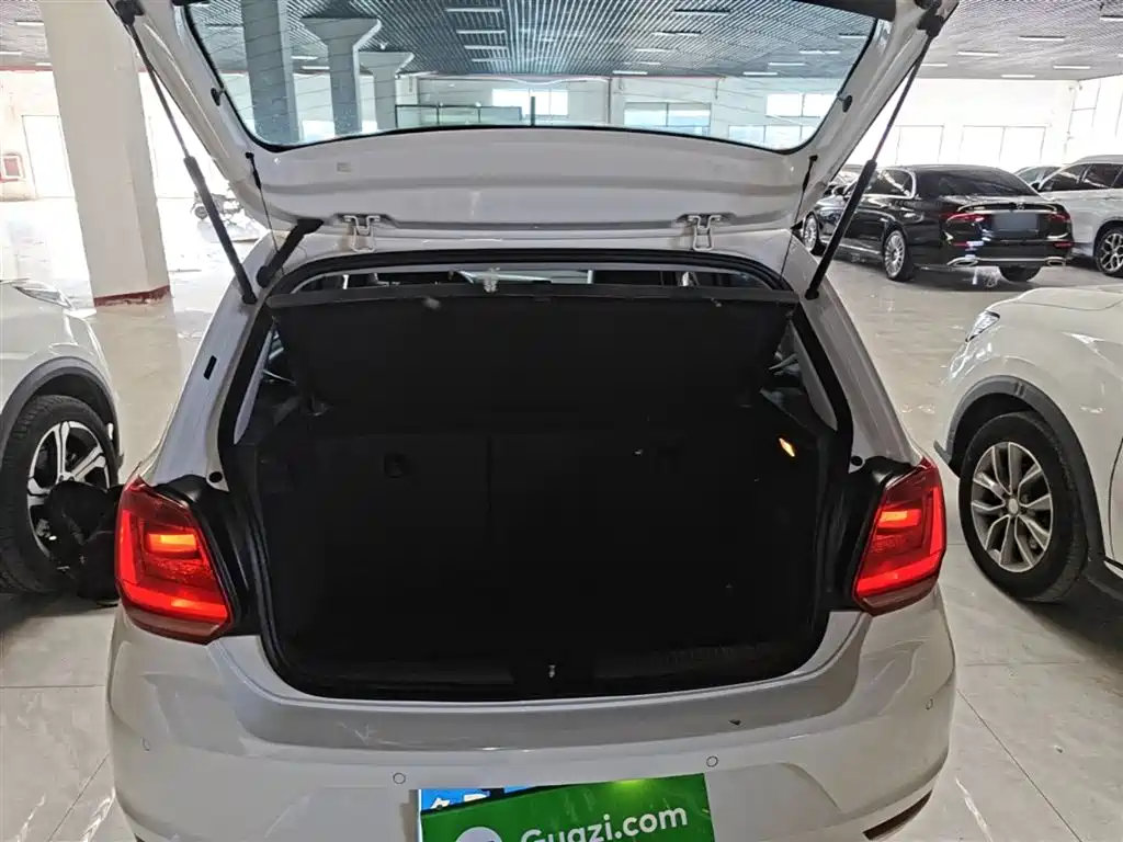 Volkswagen Polo 2014 1.6L Automatic Comfort Edition фото 19