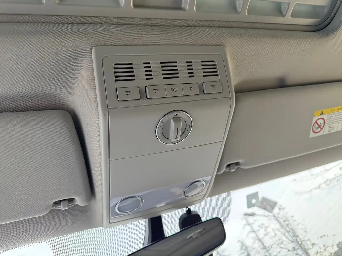 Volkswagen Multivan 2018 2.0TSI 4WD Premium Edition 7-Seater фото 16